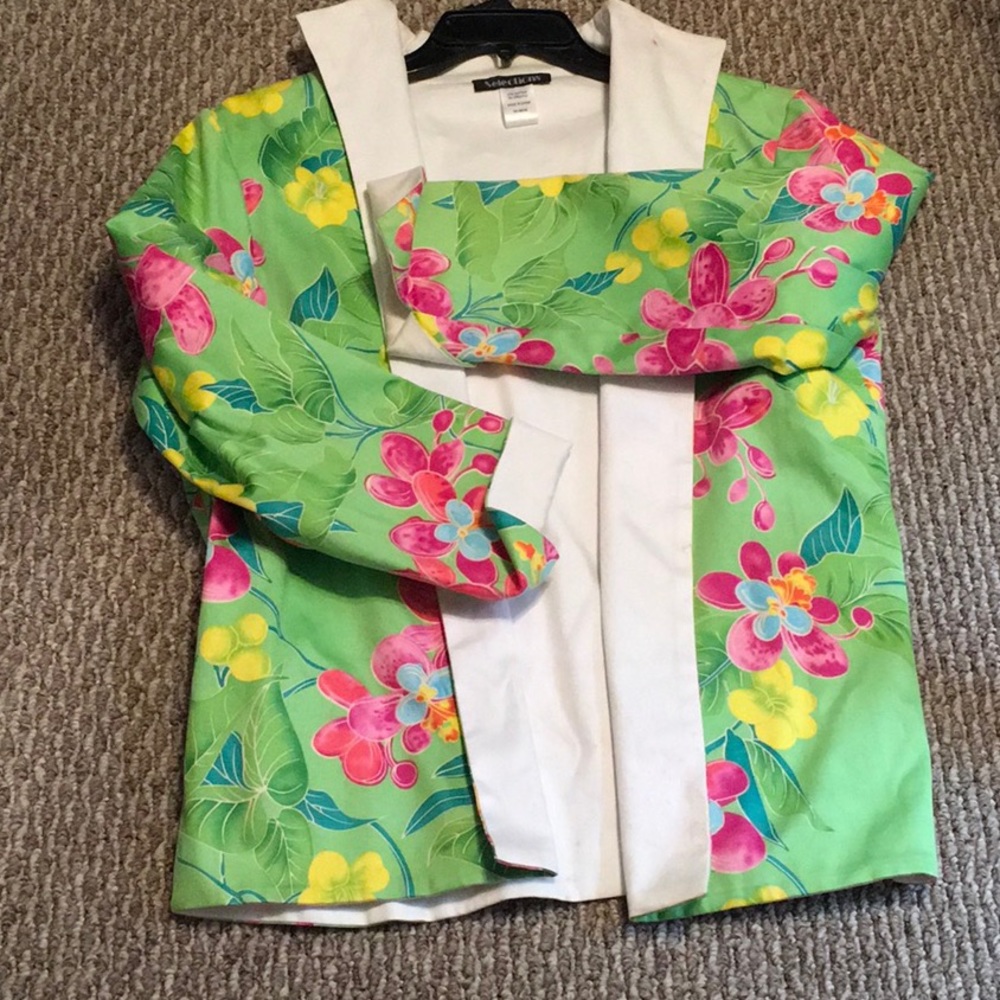 EUC,PATRICK CHRISTOPHER DESIGNER,FLORAL PATTERN, FULLY LINED,HIP LENGTH,OPEN